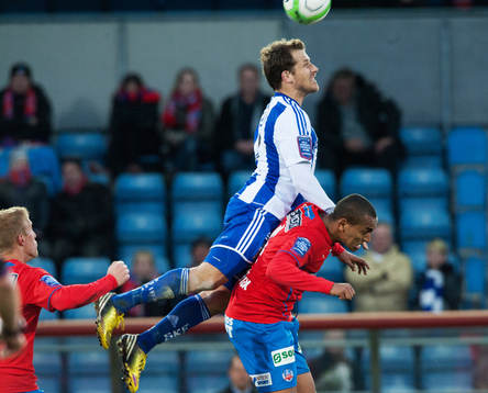  Tobias Hysén, IFK Göteborg, klättrar på Walid Atta, Helsingborg