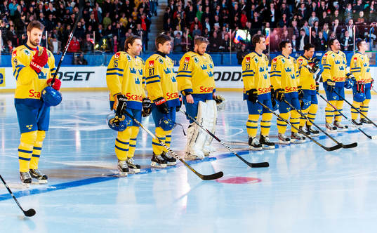 Det svenska laget står uppställda innan matchen