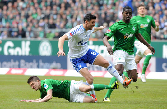  v.l. Aleksandar Ignjovski, Ciprian Maric (Schalke), Assani Lukimya 