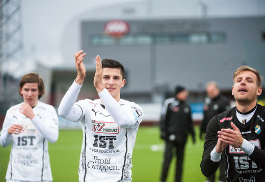  Elmin Nurkic, och Alexander Nadj, målvakt, Östers IF, jublar efter vinst borta mot Syrianska.