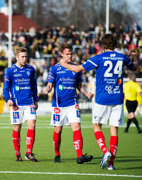  Anton Tinnerholm, Erik Moberg och Tom Pettersson, åtvidaberg, jublar efter vinsten.