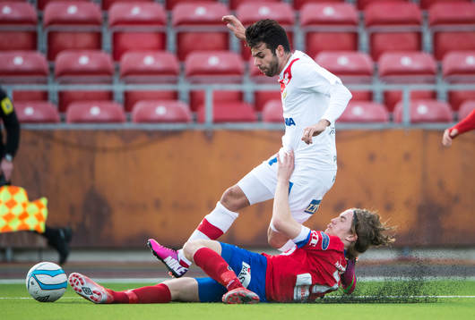 Jakob Lindström, Örgryte sparkar undan bollen framför