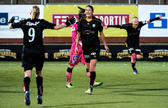  Yael Averbuch, Kopparbergs Göteborg, jublar efter att hon gjort 1-1.