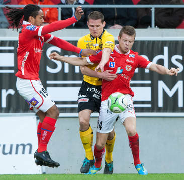 Jon Jönsson, Elfsborg, mot Jonathan McDonald och Måns