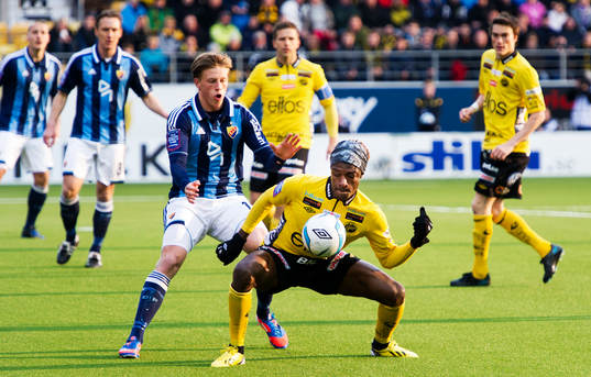 Mohamed Bangura, Elfsborg, försöker få kontroll på
