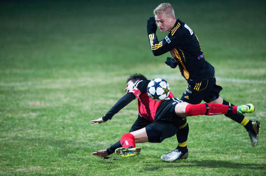   Linus Svensson, Hässleholm, tackling