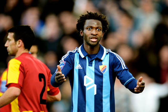  Amadou Jawo, Djurgården vädjar till domaren när ett mål döms bort.