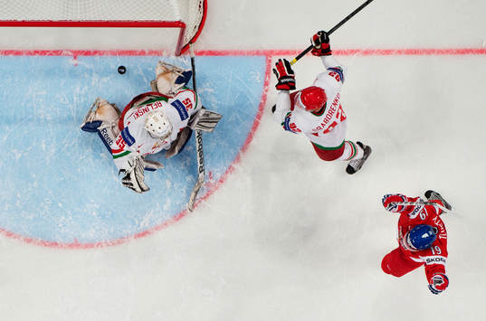 Tjeckiens Jiri Tlusty (h) jublar