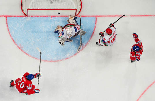 Tjeckiens Martin Hanzal och Jiri Tlusty jublar