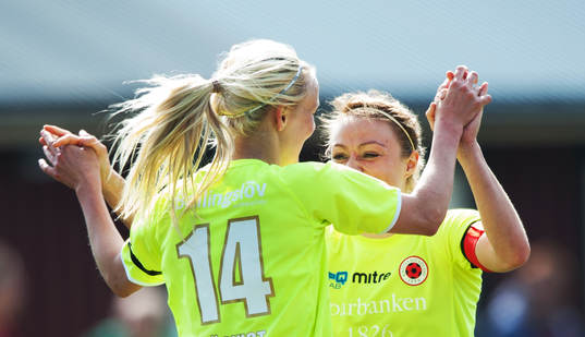  0-3, Margret Lara Vidarsdottir  och Josefine Öqvist, Kristianstad, jublar