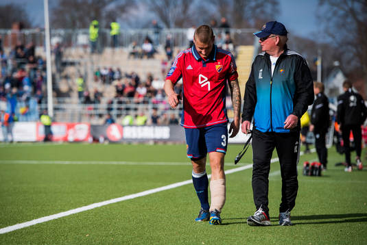 Marc Pedersen, Djurgården lämnar matchen med skadat ben