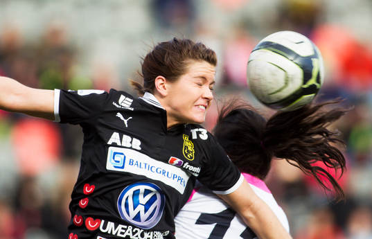 s nr 9, Hanna Folkesson vinner en nickduell mot Malmös nr 12, Yoreli Rincón, i omgång 4 i Damallsvenskan mellan Umeå IK FF och LdB FC Malmö