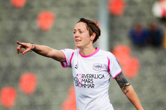 Malmös nr 15 Therese Sjögran i omgång 4 i Damallsvenskan mellan Umeå IK FF och LdB FC Malmö