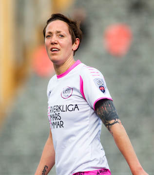 Malmös nr 15 Therese Sjögran i omgång 4 i Damallsvenskan mellan Umeå IK FF och LdB FC Malmö