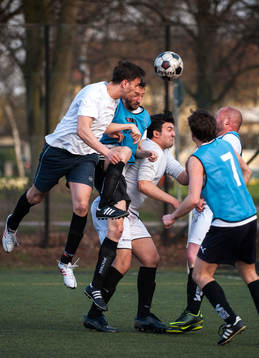  Nickduell mellan spelarna i korplagen Handikappbadets FC och Ribban In I.