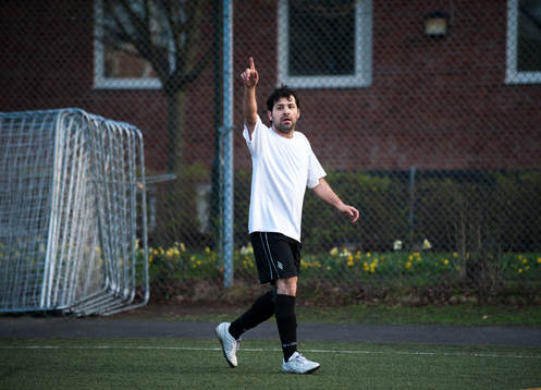  En spelare från korplaget Handikappbadets FC jublar efter mål.