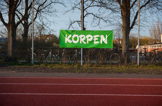  En reklamskylt för Korpen.