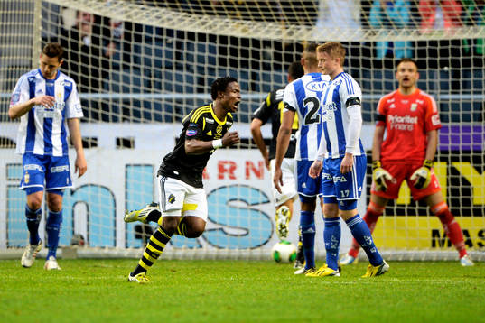  Kennedy Igboananananike, AIK jublar efter han gjort 1-1.