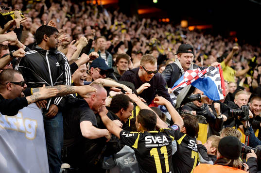  Nabil Bahoui, Helgi Danielsson, AIK firar med publiken efter Celso Borges, AIKs 2-1.