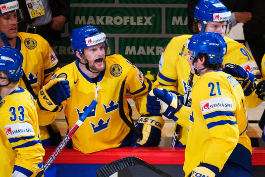 Sveriges Fredrik Pettersson och Loui Eriksson jublar