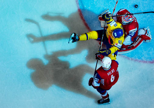 Varken Norges Jonas Holös eller målvakten Lars Haugen