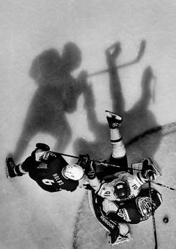 Varken Norges Jonas Holös eller målvakten Lars Haugen