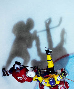 Varken Norges Jonas Holös eller målvakten Lars Haugen