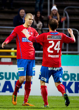  Robin Simovic, Erlend Hanstveit, Helsingborg, firar ett mål.