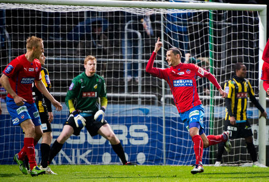  Loret Sadiku, Helsingborg, jublar efter att ha gjort 2-0.