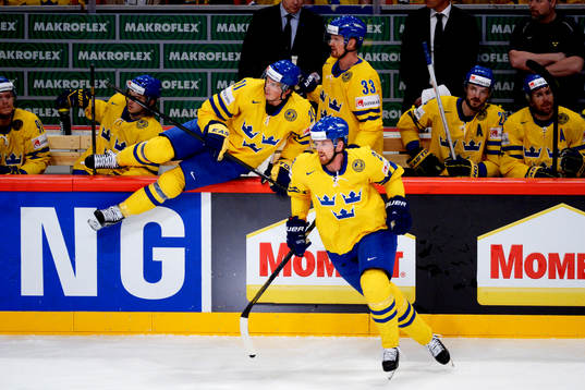 Loui Eriksson, Daniel Sedin och Henrik Sedin gör ett byte