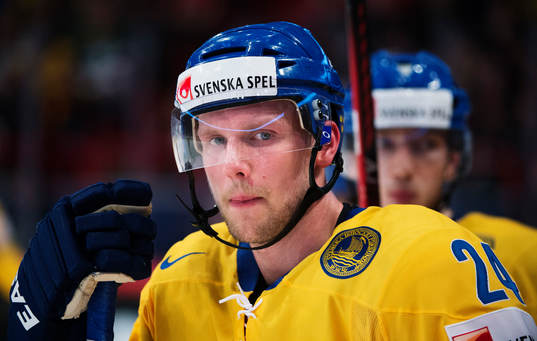 Sveriges Alexander Edler i matchen mellan Danmark och