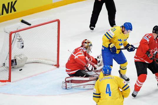 Nicklas Danielsson, Sverige gör 1-2 bakom Mike Smith,