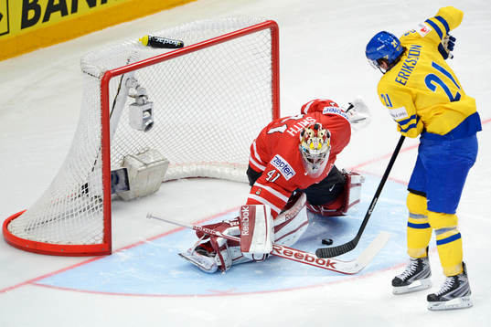 Loui Eriksson, Sverige gör mål på straff bakom Mike