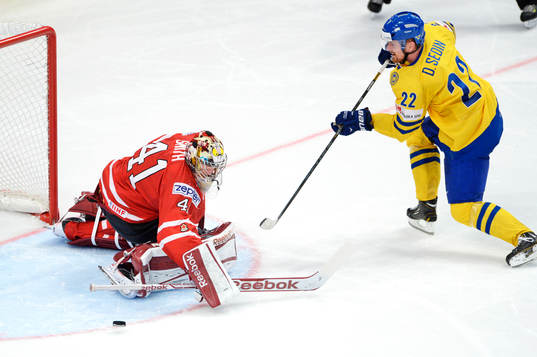 Daniel Sedin, Sverige skjuter straff på Mike Smith,