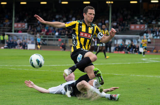 Olof Mård, Gefle, bryter bollen av Martin Ericsson, Häcken