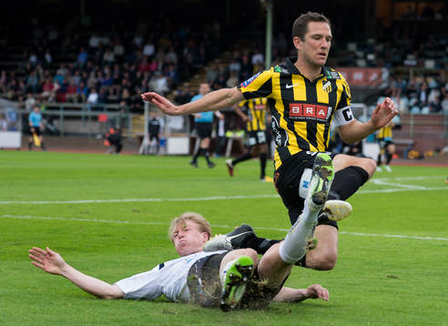 Olof Mård, Gefle, bryter bollen av Martin Ericsson, Häcken