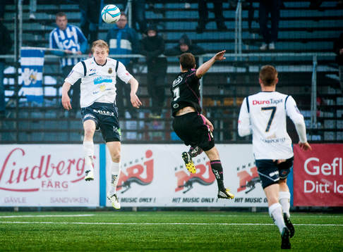 Olof Mård, Gefle nickar bort bollen från straffområdet