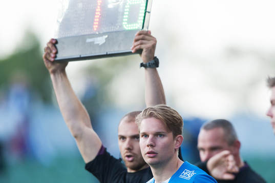 Spelarbyte, byte, Mikael Blomberg, Halmstad byts in, Adnan