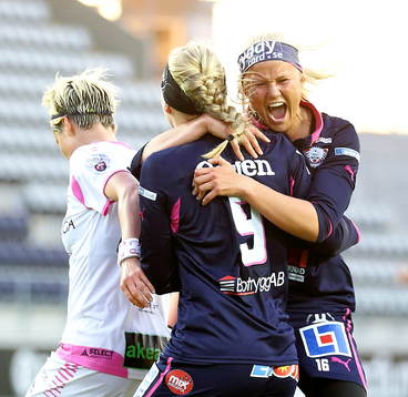  Segermål 3-1 Linköping Stina Blackstenius tillsammans med tvåmålsskytt Linköping Pernille Harder
