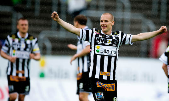  Fredrik Svanbäck, Landskrona BOIS, jublar efter att Alexander Nilsson gjort 1-0.