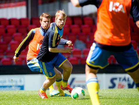 Oscar Lewicki tränar med resten av laget på Myresjöhus