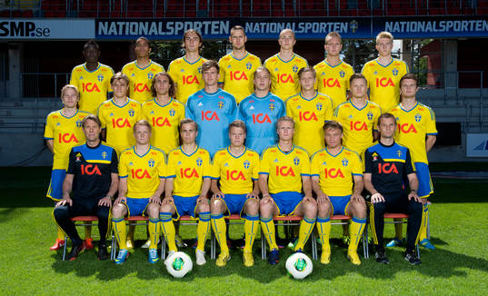 Lagbild Bakre raden från vänster: Pa Konate, Robin