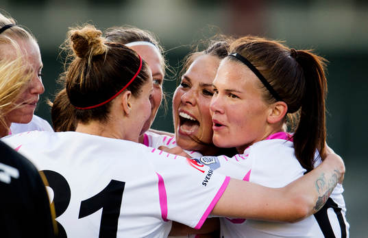  Anja Mittag, Sara Björk Gunnarsdottir, Katarina Veje, LdB FC Malmö, jublar.