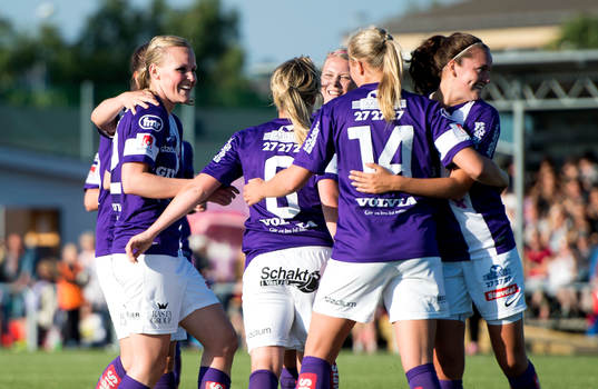 Annica Sjölund gör 1-0 för Jitex, jubel
