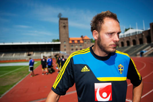 Andreas Granqvist intervjuas av media
