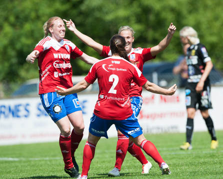 1-0 Kirsty Yallop, Vittsjö, som grattas av Sandra