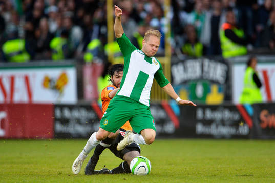 Varbergs Ahmet Özdemirok fäller Erik Sundin och blir utvisad i matchen mellan Hammarby och Varberg i Superettan i fotboll 10 juni 2013 i Stockholm.
