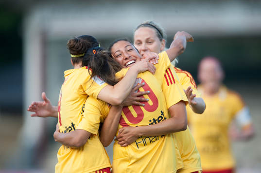  0-1, Marta, som grattas av Veronica Boquete, Tyresö
