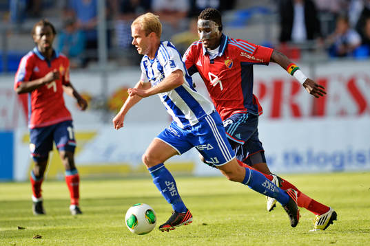 Robin Söder, IFK Göteborg jagas av Daniel Amartey,