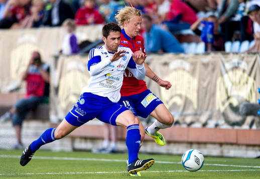 Närkamp mellan Värnamos Carlos Gaete Moggia och Örgrytes